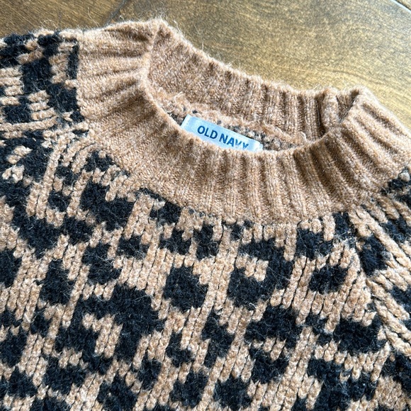 Women’s Cheetah Print Sweater - Picture 2 of 3